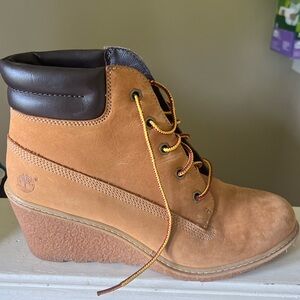 Women’s Timberland wedge boots size 8